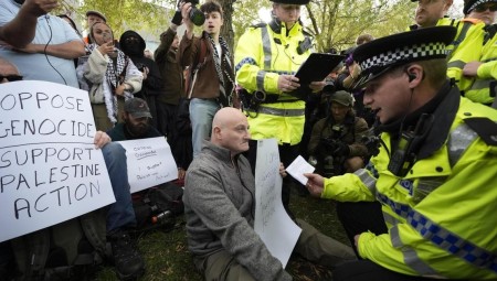 اعتقال العشرات في احتجاج مؤيد لـPalestine Action خارج مؤتمر حزب العمال