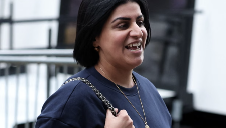 شبانا محمود: لا إقامة دائمة دون مستوى عالٍ من الإنجليزية والاندماج في المجتمع