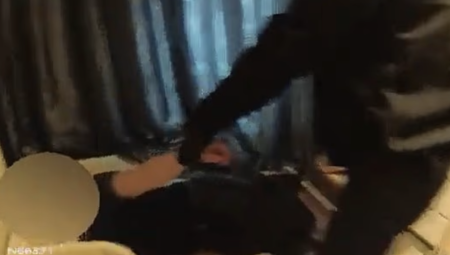 نهاية نوم غير سعيدة.. شرطة نوتينغهامشاير تضبط لصاً غلبه النعاس داخل منزل الضحية