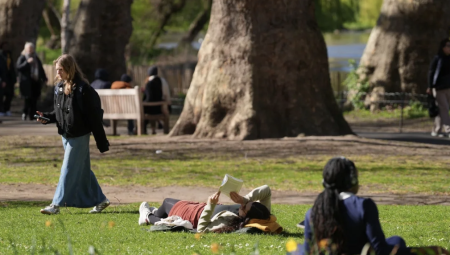 طقس لندن أدفأ من برشلونة: قفزة في درجات الحرارة تعقب عاصفة ديف