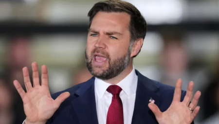 نائب الرئيس الأمريكي يتهم الحكومة البريطانية برفع أسعار الطاقة ويصف ذلك بـالفضيحة