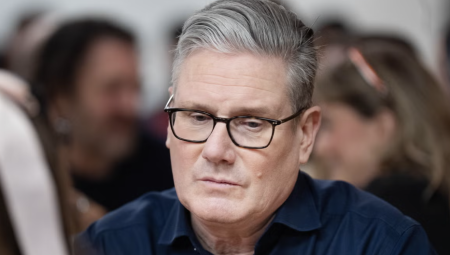 يوجوف: “تراجع حزب العمال للمركز الرابع ومأزق حقيقي لستارمر قبل الانتخابات المحلية”