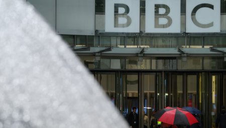 هيئة الإذاعة البريطانية تشن أكبر موجة تسريح منذ 15 عامًا بإلغاء 2000 وظيفة
