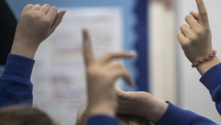 تقرير: نظام التعليم في إنجلترا يواجه أزمة كوادر ويحتاج إلى 1400 أخصائي نفسي إضافي