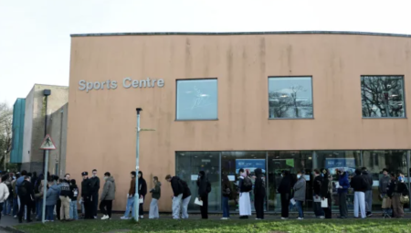 بريطانيا توفر لقاحات التهاب السحايا للشباب بعد تسجيل ثلاث حالات جديدة