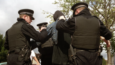 أرقام صادمة: الأطفال السود في إنجلترا وويلز أكثر عرضة للتفتيش  بـ 8 أضعاف