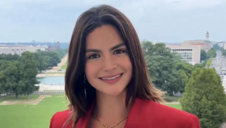 بعد حظر دخولها.. مؤثرة أمريكية تهدد بالوصول إلى بريطانيا عبر قارب