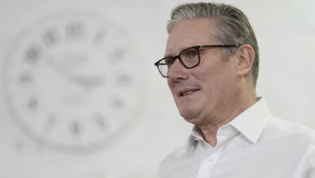 ستارمر يعلن تشديد إجراءات الشرطة ضد هتافات تحريضية في التظاهرات