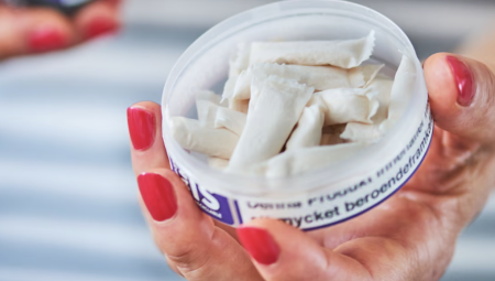 أكثر من 500 ألف مستخدم لأكياس النيكوتين في بريطانيا… والجيل زد في صدارة الارتفاع