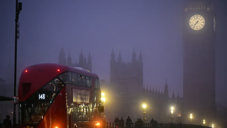 تحذيرات جوية من أمطار غزيرة ورياح عاتية تهدد بفيضانات في بريطانيا