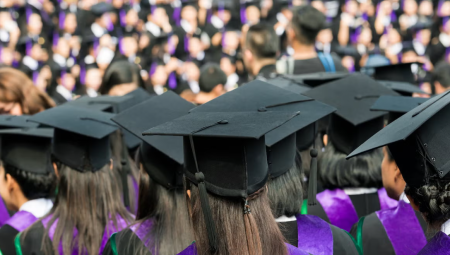 طلاب الاتحاد الأوروبي يتركون وراءهم 5.8 مليارات جنيه إسترليني ديونًا لبريطانيا