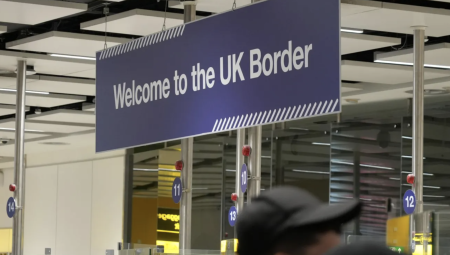 ستة موظفين في الهجرة يواجهون تهم السرقة وغسيل الأموال من المهاجرين