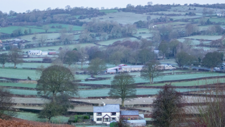 موجة برد قارس تضرب بريطانيا مع بداية العام وتحذيرات صحية واسعة النطاق