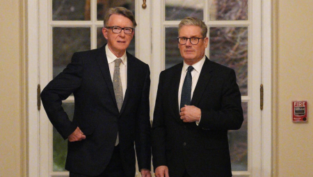 ستارمر يعتذر عن تعيين ماندلسون سفيراً في واشنطن رغم صلاته بإبستين