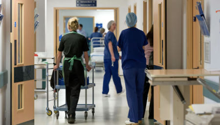 أكثر من 1.4 مليون موظف في NHS يحصلون على زيادة 3.3% ابتداءً من أبريل