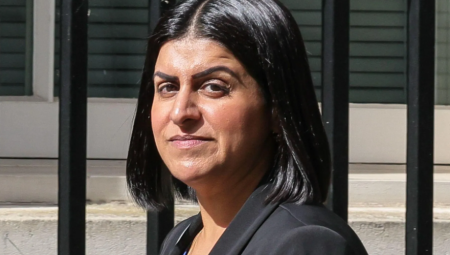 حظر تأشيرات الطلاب من أربع دول يثير مخاوف من زيادة عبور القوارب الصغيرة إلى بريطانيا