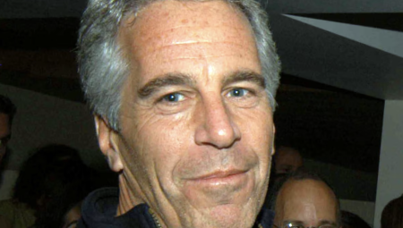 الشرطة البريطانية تحقق في مزاعم تهريب نساء عبر مطارات بريطانيا مرتبطة بجيفري إبستين