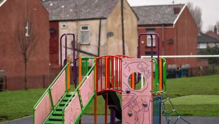 عائلات مهاجرة في بريطانيا قد تتخلى عن إعانات العمل لتفادي «العقاب»