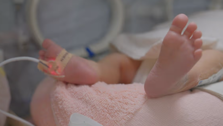 بريطانيا: سيدة ورضيعها كادوا يموتون بعد تأجيل ولادتها القيصرية في عطلة نهاية الأسبوع