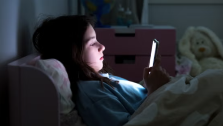 دعوات لحظر وسائل التواصل الاجتماعي على المراهقين في بريطانيا لمواجهة التطرف