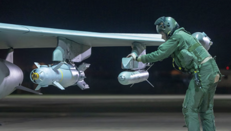 بريطانيا وفرنسا تستهدفان مخزن أسلحة لتنظيم الدولة في سوريا