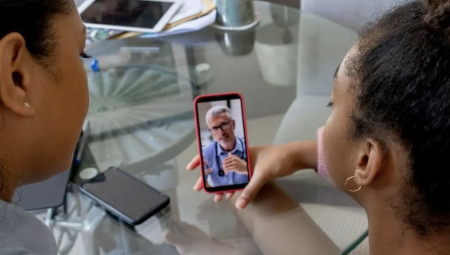 NHS تطلق مستشفى رقمي جديد يسرّع رعاية العيون والبروستاتا وانقطاع الطمث