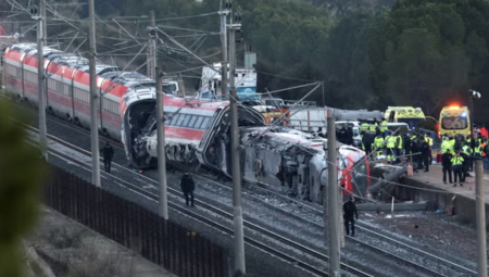 إسبانيا: 39 قتيلاً وعشرات المصابين بعد تصادم قطارين فائقَي السرعة