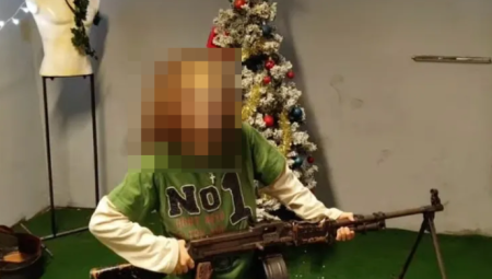 صراع مع الدولة: مدرسة غير قانونية تدرب أطفال الروضة على الأسلحة وتروّج لنظريات المؤامرة