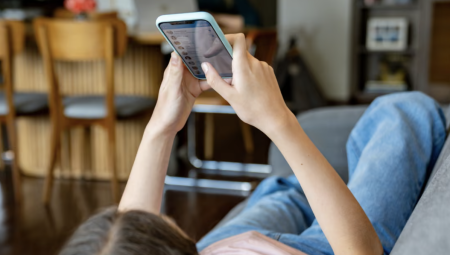 مجلس اللوردات يصوّت لحظر وسائل التواصل الاجتماعي للأطفال ويزيد الضغوط على ستارمر