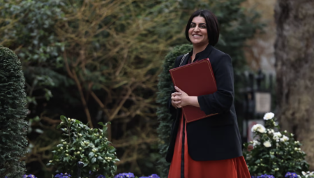 بريطانيا تعلق بشكل مفاجئ تأشيرات الدراسة لأربع دول لمنع استغلال نظام اللجوء