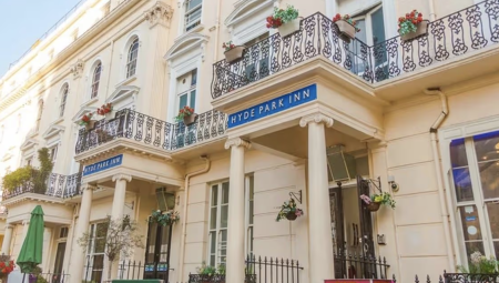 اقامة بـ 10 جنيهات في قلب لندن! صانع محتوى يثيير الجدل بتجربة أرخص مكان للإقامة