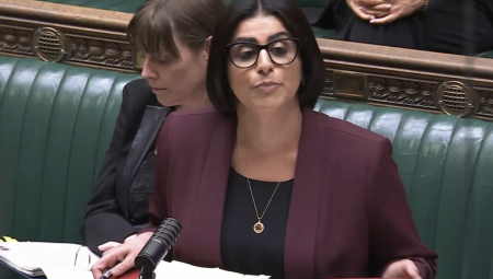 تأجيل اتفاق المهاجرين مع فرنسا: شبانة محمود تسعى لفرض شروط أكثر صرامة