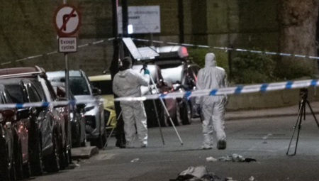 عاجل| شرطة بريطانيا تعتقل ثلاثينياً بتهمة محاولة القتل بعد حادثة دهس جماعي في ديربي