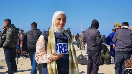 الصحفية الفلسطينية ملاك طنطش تحصد جائزة بريطانية مرموقة عن تغطيتها لحرب غزة
