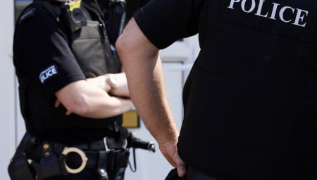 اتهام 11 شخصًا بمحاولة تهريب حشيش بقيمة 14 مليون جنيه إسترليني عبر مطار برمنغهام