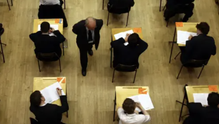 بريطانيا تكشف عن منهاج دراسي جديد: تقليص الامتحانات وتوسيع التعليم في المواطنة والعلوم