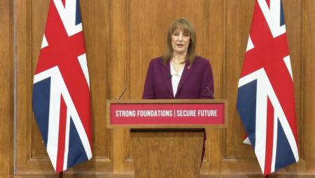 معهد توني بلير يحذر ريتشل ريفز من رفع الضرائب دون خفضها مجدداً قبل الانتخابات المقبلة