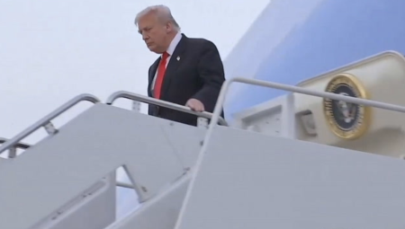 رئيس BBC المستقيل يدعو للدفاع عن الصحافة بعد تهديد ترامب بمقاضاة المؤسسة بمليار دولار