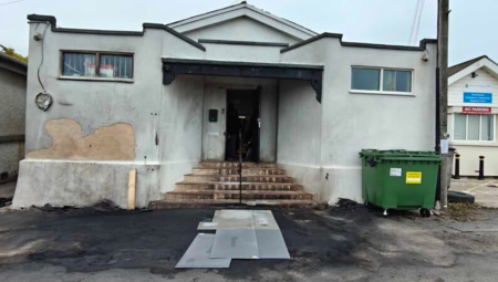 تصاعد مقلق في استهداف المساجد بالمملكة المتحدة مع تسجيل 30 اعتداءً خلال خمسة أشهر