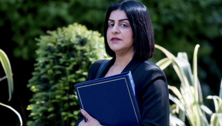 شبانة محمود تسحب الثقة من قائد شرطة ويست ميدلاندز عقب حظر مشجعي مكابي تل أبيب