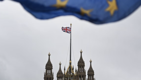الاتحاد الأوروبي يشترط مساهمات مالية لبريطانيا مقابل الوصول لسوق الكهرباء والدفاع
