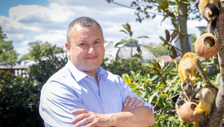 استقالة مدوية لرئيس حديقة حيوان لندن وسط تحقيق بسلوك غير مقبول