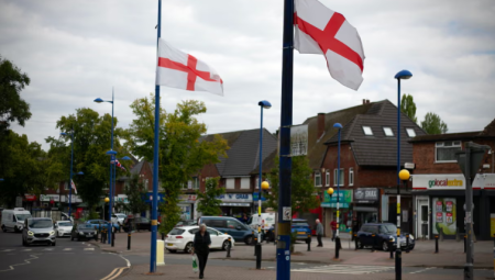 فرنسا تحظر تجمع نشطاء اليمين المتطرف البريطانيين على سواحل الشمال