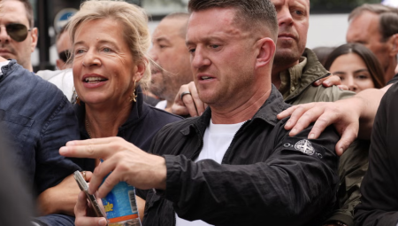 يهود بريطانيا ينددون بدعوة إسرائيل للناشط المتطرف تومي روبنسون