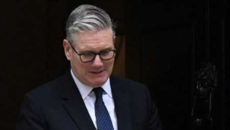 ستارمر يرحب بقرار وقف إطلاق النار في غزة:  هذه خطوة أولى نحو السلام