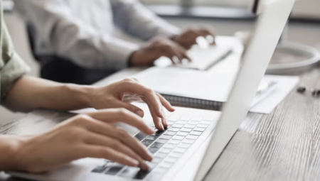 مايكروسوفت تكشف الوظائف الأكثر عرضة للاستبدال بالذكاء الاصطناعي