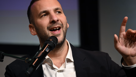 حزب الخضر يتجاوز 100 ألف عضو لأول مرة في تاريخه بعد تولّي زاك بولانسكي القيادة