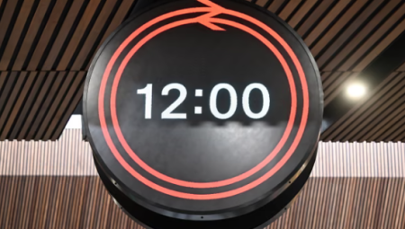 إطلاق أول ساعة وطنية للسكك الحديدية البريطانية منذ نصف قرن عند جسر لندن