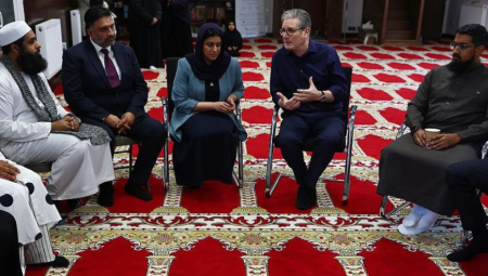 بعد هجوم مسجد بيسهافن.. ستارمر يخصص 10 ملايين جنيه إسترليني لتعزيز أمن المساجد والمراكز الإسلامية
