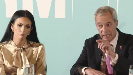 فاراج يصف تصريحات نائبة من حزب الإصلاح بأنها بشعة وينفي عنها العنصرية